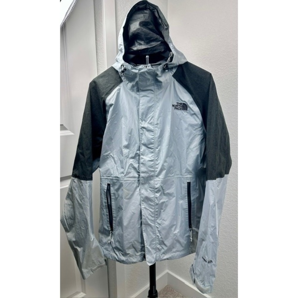 The North Face HyVent 2.5L Mens M Gray Hooded Waterproof Rain Jacket Pit Zips